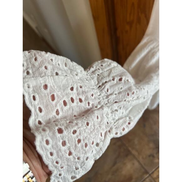 Flawless white pin tuck V neck with eyelet sleeves, woman's size M - Picture 6 of 9